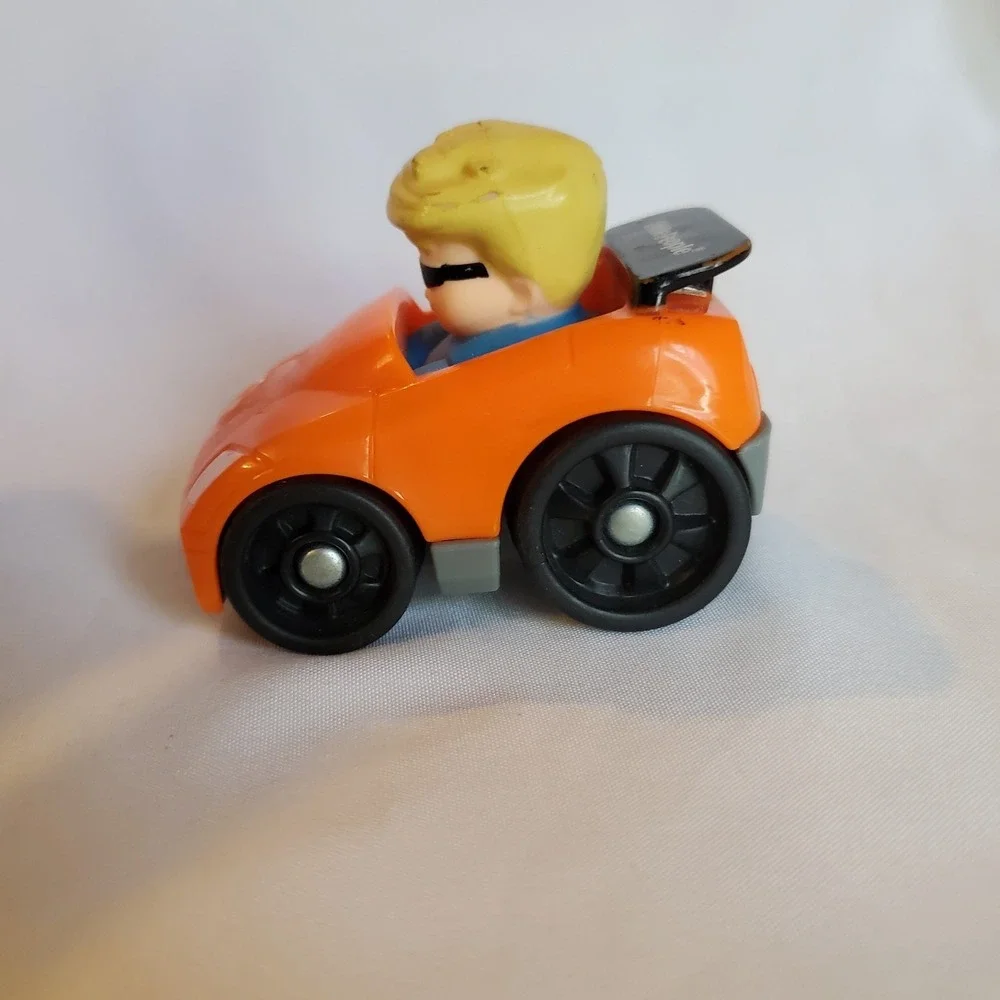 Fisher Price Little People Wheelies Orange Car Blonde Boy Eddie Sunglasses‎